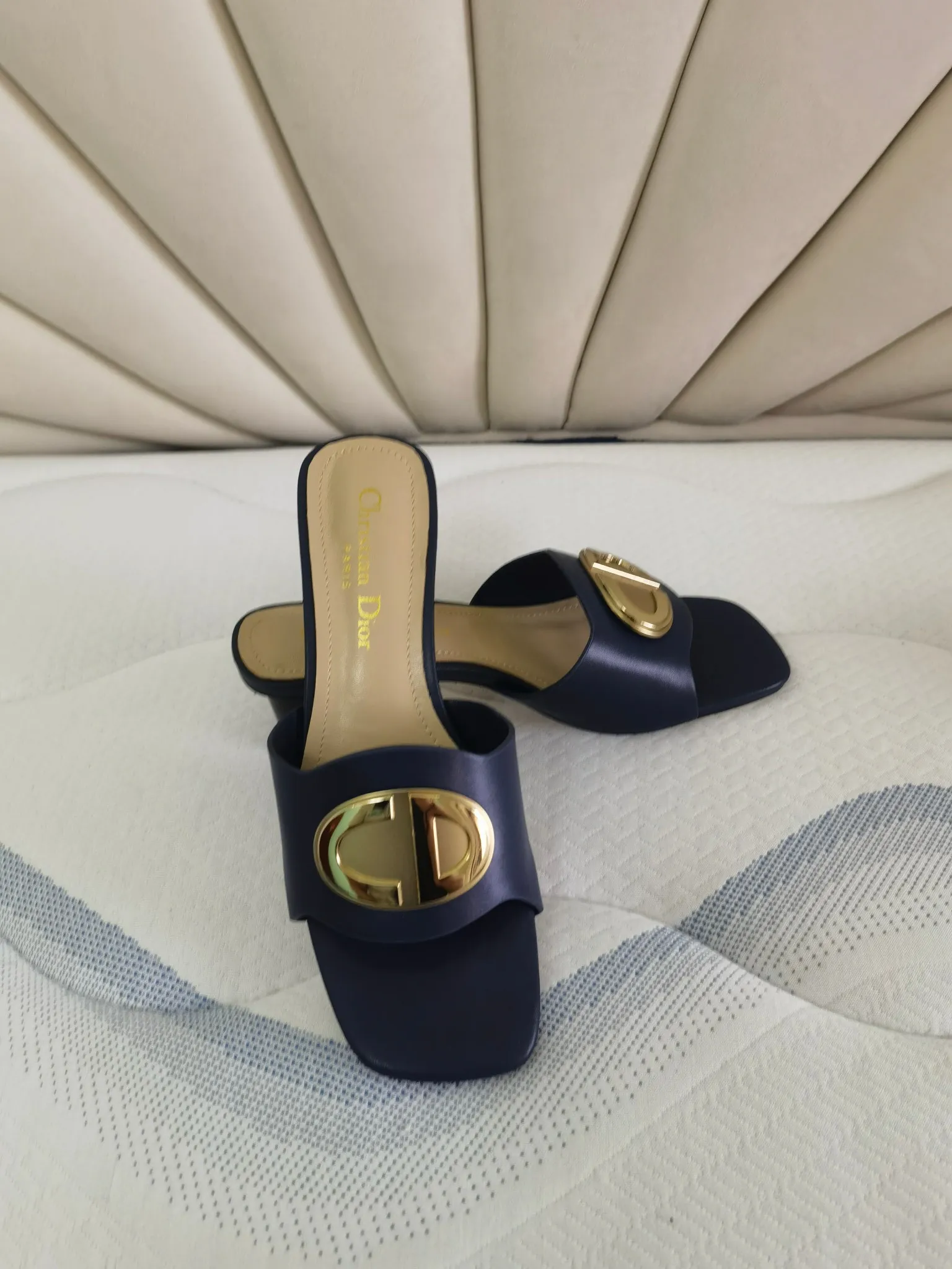 👟👟Ex-factory price 340👟👟 Genuine leather sole +40 Dior 2024 summer catwalk model shipped, heel height 6 cm, four colors available, black, white, apricot, blue, size 35-43
